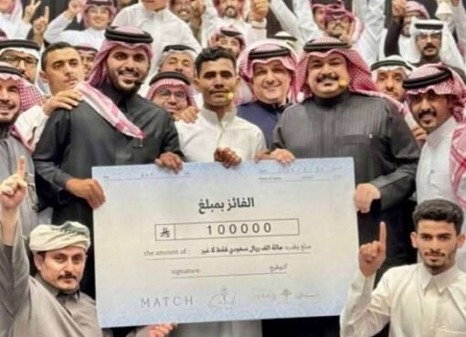 شاب يمني يفوز بجائزة مالية قدرها 100 ألف ريال سعودي..صورة