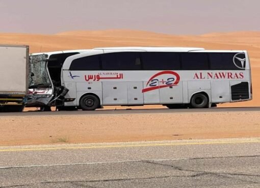 حادث مروع في شرورة بين حافلة نقل جماعي تقل معتمرين يمنيين..تفاصيل