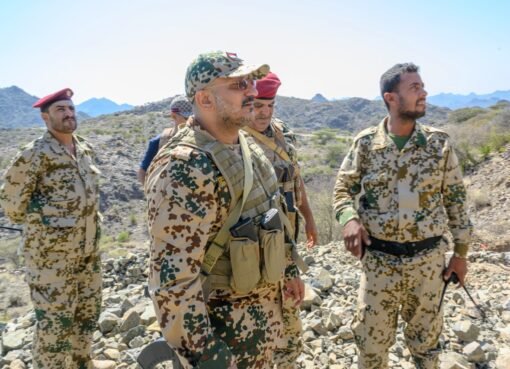 تحرك دولي مرتقب: طارق صالح يعلق على الضربات الأمريكية ضد الحوثيين