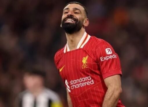 مستقبل غامض: دموع محمد صلاح تثير التساؤلات حول بقائه مع ليفربول