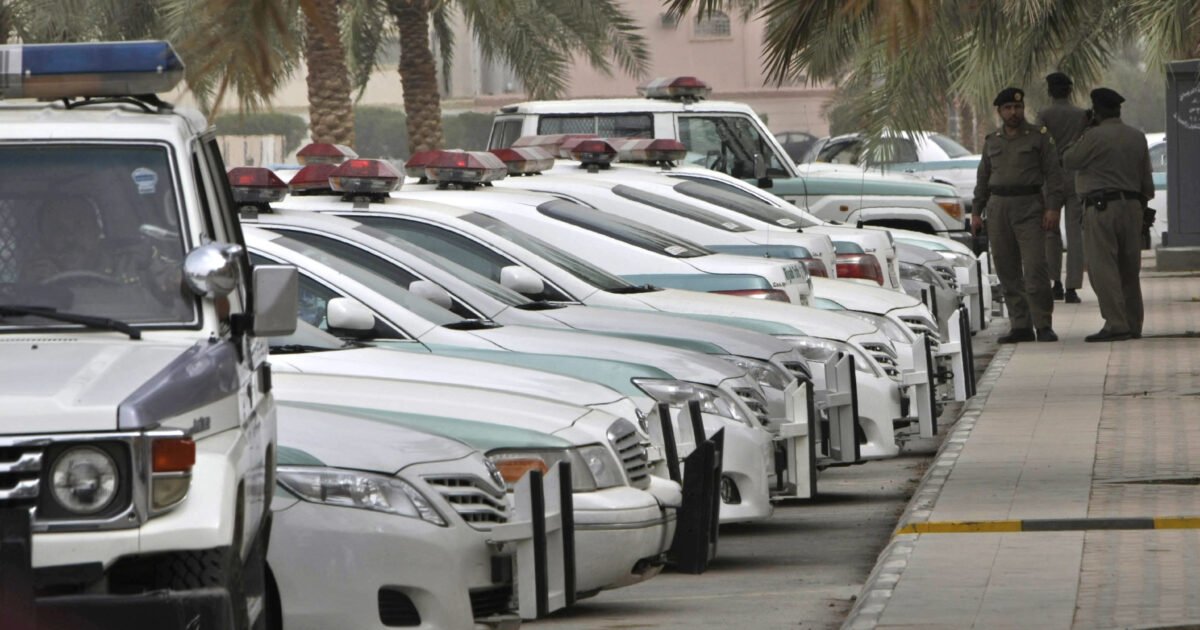 السعودية تتخذ إجراءات صارمة: اعتقال شخصين لتلفظهما بعبارات غير لائقة