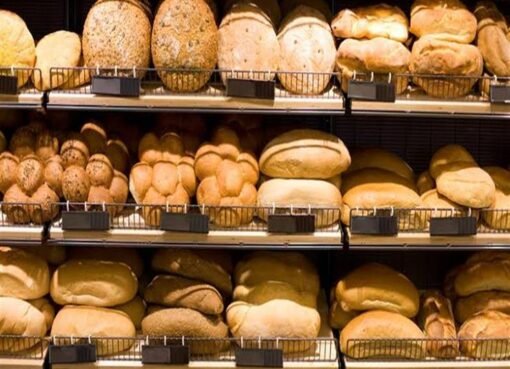 صنعاء تقرر حظرًا غذائيًا: منع بيع الروتي والمخبوزات في المدينة