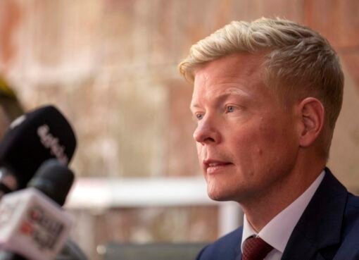 سياسي وخبير عسكري يصف المبعوث الاممي بـ"الوغد" ويؤكد استمراره بهذا الامر