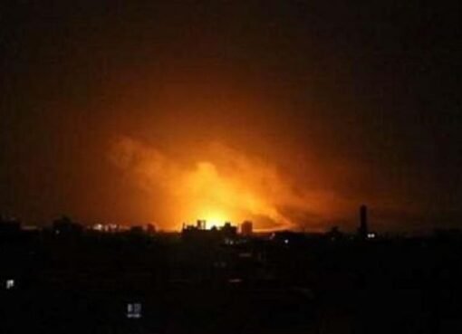 الحديدة تحت النار: ضربات أمريكية تدمر ثكنات الحوثيين