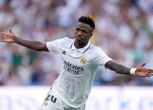 النجم البرازيلي فينيسيوس يتلقى عرضًا ماليًا ضخمًا من السعودية.. التفاصيل!