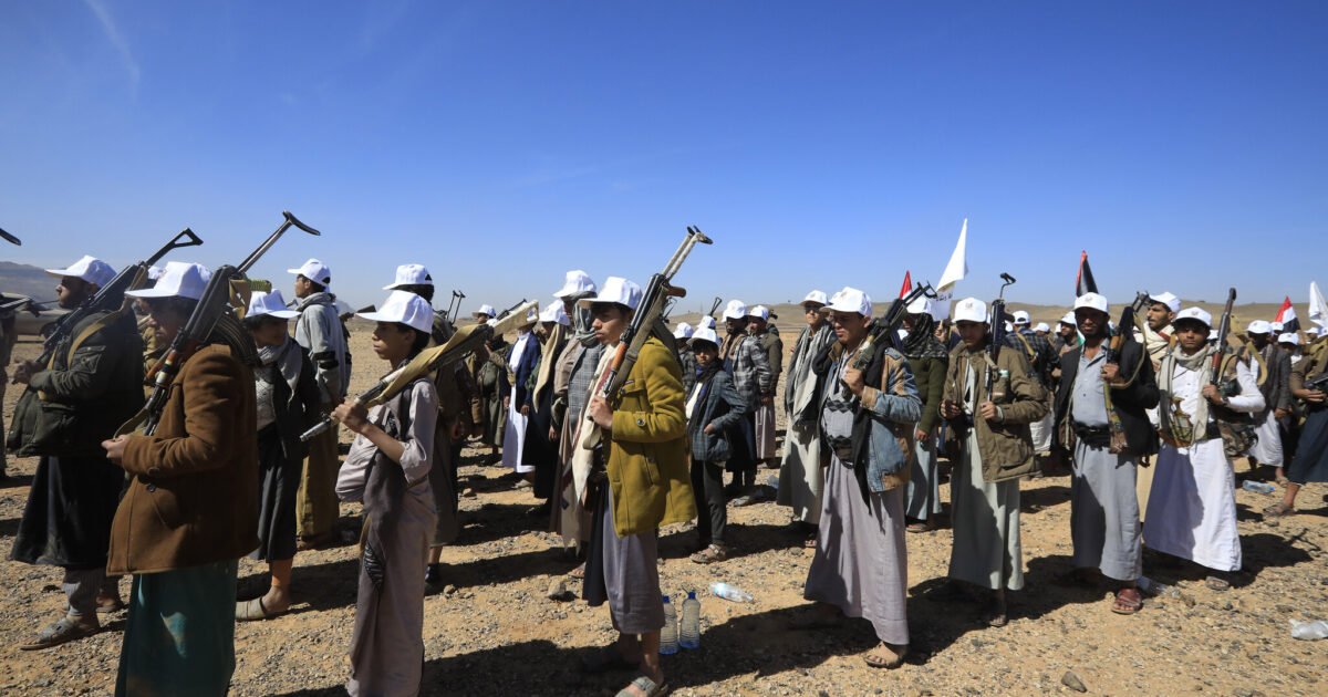 الحوثيون يعرضون دعمًا عسكريًا للحكومة السورية ضد الاحتلال الإسرائيلي