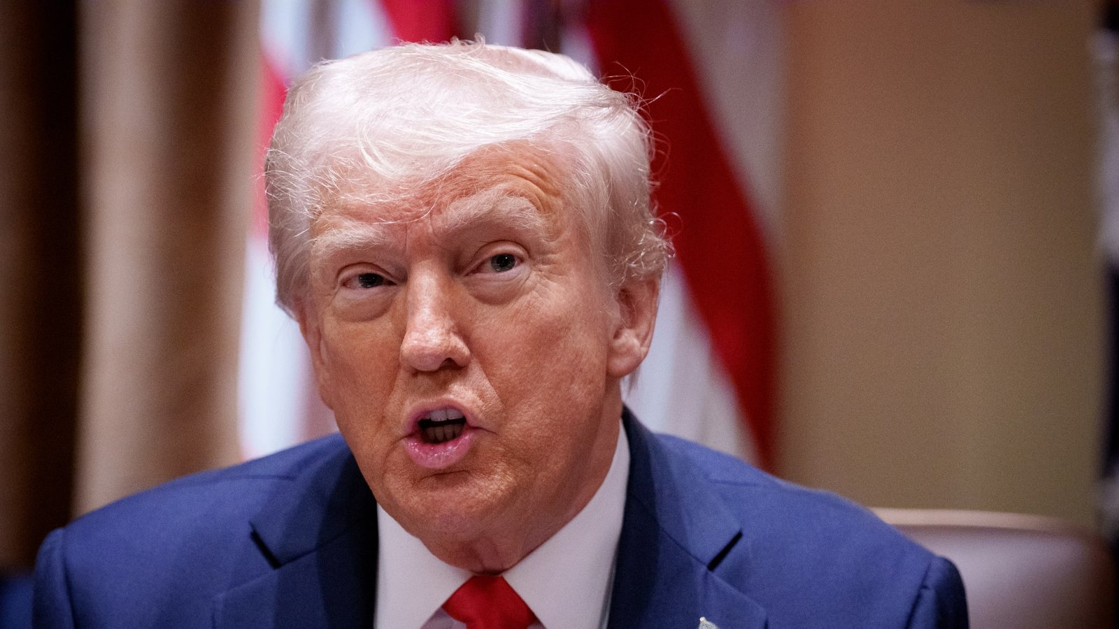 ترامب يهزأ بتهديدات الحوثيين: لا نكترث