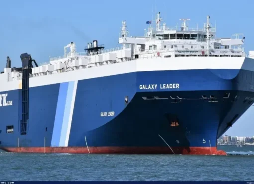 انباء عن مقتل قيادات حوثية بارزة في غارات أمريكية السفينة ”جلاكسي ليدر”..  بينهم نجل شقيقة عبد الملك الحوثي