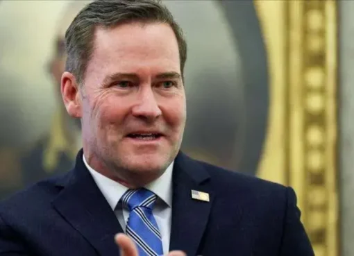 مسؤول أمريكي يخرج عن صمته ويعلنها صراحة: أنا المسؤول عن تسريب خطة ضرب الحوثيين في اليمن