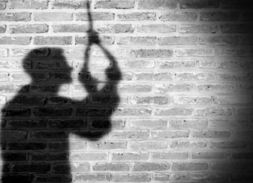 مراهق يقدم على إنهاء حياتي بعد قيام والده بهذا الأمر