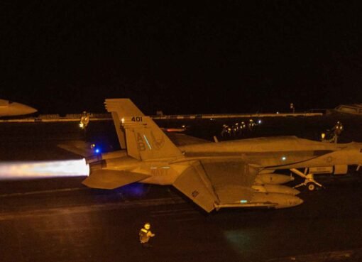 القيادة المركزية الأمريكية تُشعل الأجواء: مقاتلات تقلع لاستهداف الحوثيين