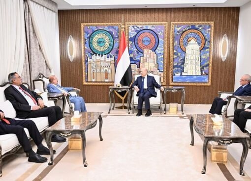 العليمي يجتمع بكبار قيادات الدولة السعودية ومصادر تكشف عن تطورات كبيرة خلال الساعات القادمة