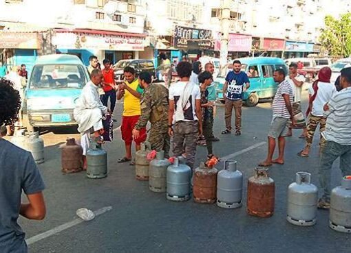 جرعة قاتلة بالبترول في عدن يقصم ظهر المواطن ويصل الى رقم قياسي