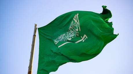 صدمة للمغتربين: ارتفاع رسوم تجديد الإقامة يهدد الاستقرار في السعودية