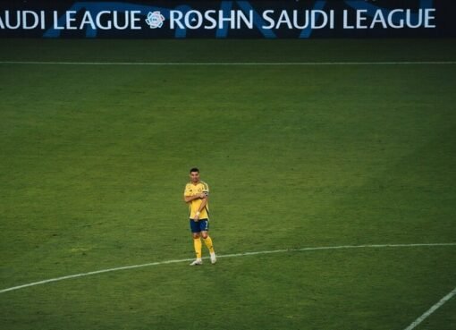 شاهد.. رد فعل رونالدو أثناء عزف النشيد الوطني السعودي