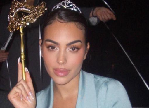 فنانة تشكيلية إيرانية ترسل هدية إلى جورجينا رونالدو (صورة)