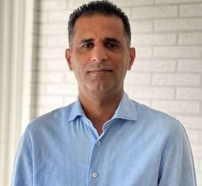 إعلامي بارز يعلق على منع الح وثيين لصلاة التراويح في مساجد إب