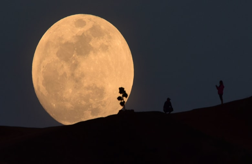 حدث فلكي نادر: خسوف كلي للقمر في منتصف شهر رمضان