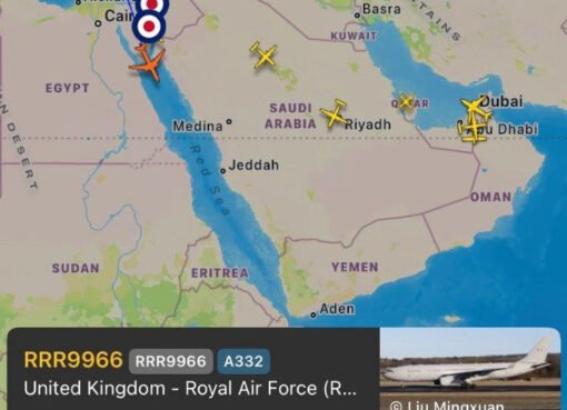 طائرة ملكية تتجه نحو الاراضي اليمنيه
