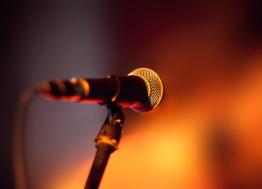 فنانة مصرية شهيرة تعلن اعتزال الغناء وارتداء الحجاب ..الاسم والصورة