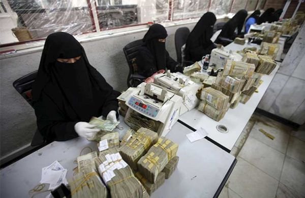الحوثيون يكشفون عن خطة لصرف رواتب الموظفين الحكوميين