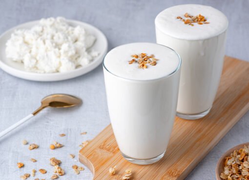 10 أسباب لتناول اللبن الكفير: فوائده الصحية المدهشة