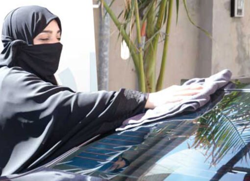 باللون الوردي.. أول مغسلة سيارات مخصصة للنساء في المملكة؟