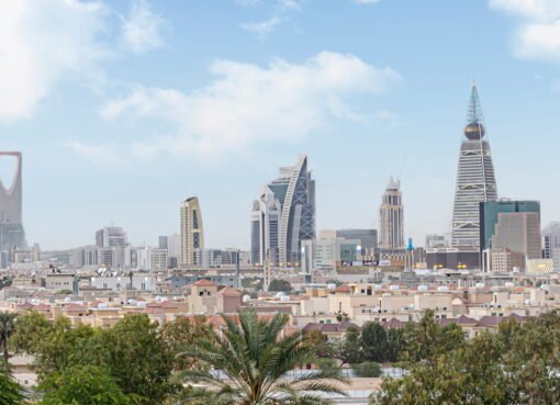 مقيم يمني في رجال المع يشعل السعودية بنشر هذا المقطع قبل أذان المغرب