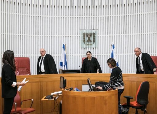 تحذير رئيس المحكمة العليا الإسرائيلية السابق: خطر يهدد إسرائيل