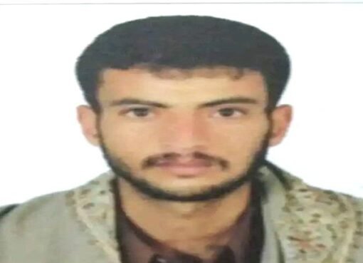 مقتل قيادي حوثي بارز مع 4 آخرين في قصف أمريكي استهدف مبنى حكومي.. من هو؟ الاسم والصورة