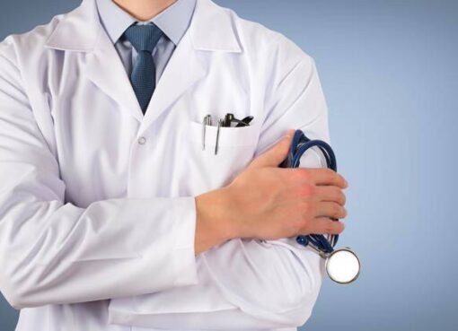 وزارة الصحة تُعلن: ضبط طبيب وافد بالرياض بسبب انتهاكات مهنية