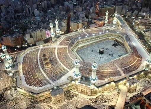 الكهرباء في خدمة الحرم: جدل واسع حول فاتورة المسجد الحرام"
