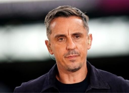 ليفربول في مأزق: نيفيل يحذر من تداعيات رحيل أبرز نجوم الفريق