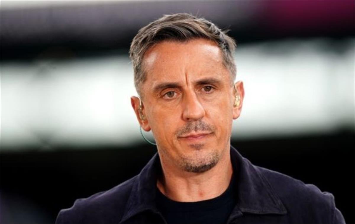 ليفربول في مأزق: نيفيل يحذر من تداعيات رحيل أبرز نجوم الفريق