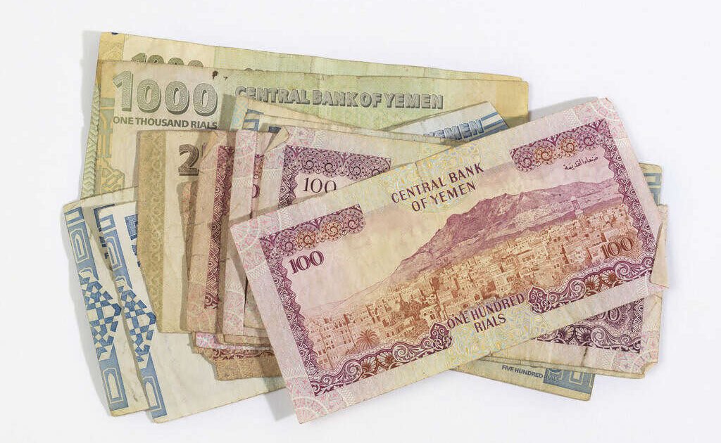انهيار كارثي للريال اليمني أمام الدولار والريال السعودية اليوم السبت ..السعر الآن