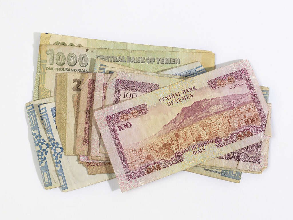انهيار كارثي للريال اليمني أمام الدولار والريال السعودية اليوم السبت ..السعر الآن
