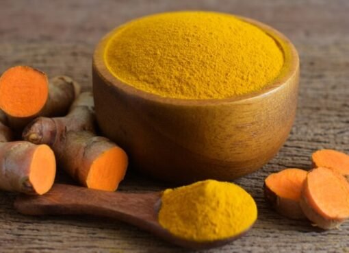 فتاة سعودية تروي تجربتها مع ماء الكركم: تحول صحي مذهل في شهر واحد