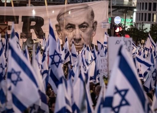نتنياهو تحت الضغط: احتجاجات واسعة وتحذيرات سفر أمريكية