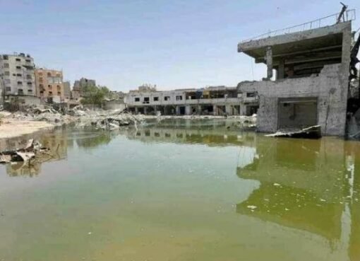 انهيار مصرف صحي في أبين: تحذيرات من كارثة بيئية وصحية وشيكة