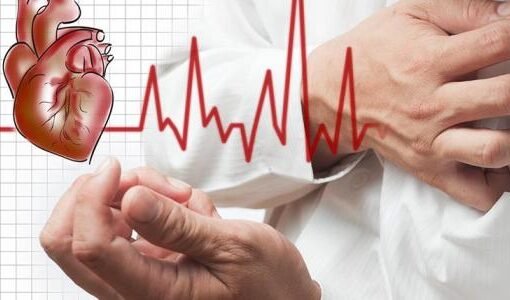طبيب سعودي يوجه النصيحة: أول إجراء يجب اتخاذه عند الشعور بألم في الصدر لمنع الجلطة القلبية