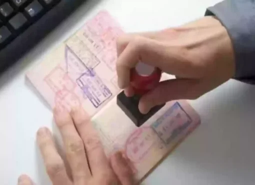 دولة عربية كبرى تُعفي اليمنيين من تأشيرة الدخول ورسوم الإقامة