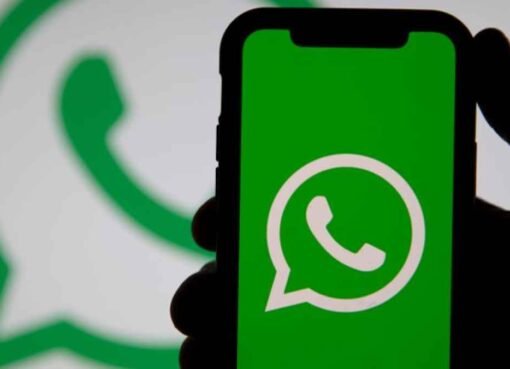 12 تطبيقا على الموبايل تصورك دون علمك وتسرق رسائل واتساب