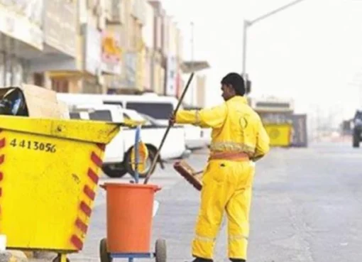 مشهد مذهل: كاميرا ترصد تصرفًا غير عادي لعمال النظافة في شوارع السعودية!