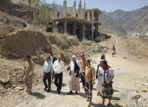 قاضي يمني يتبرع بأملاكه الخاصة ويسعد  أبناء تعز لانشاء هذالشيء قاضي يمني يتبرع بأملاكه الخاصة ويسعد أبناء تعز لانشاء هذالشيء