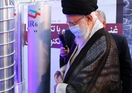 صحيفة امريكيه تكشف عن موعد توجيه ضربة عسكرية أمريكية لإيران