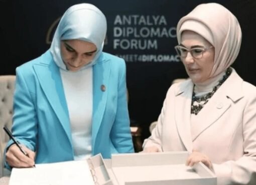 "زوجت الرئيس السوري  توقع على بيان عالمي في تركيا: خطوة نحو بيئة أنظف ومستقبل أكثر استدامة"