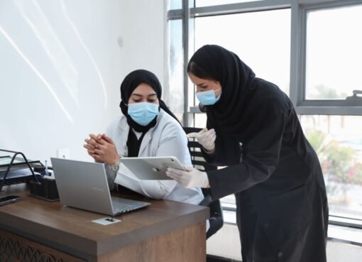 التكنولوجيا في خدمة صحتك: كيف يمكنك التواصل مع الاستشاريين الطبيين الأفضل من أي مكان في السعودية