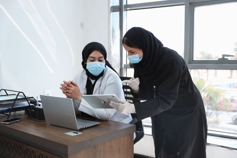 التكنولوجيا في خدمة صحتك: كيف يمكنك التواصل مع الاستشاريين الطبيين الأفضل من أي مكان في السعودية