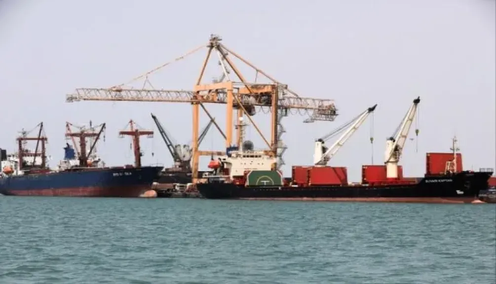 أول تعليق حوثي على إغلاق ميناء الحديدة