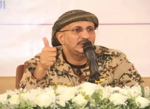 أول تعليق حوثي على دعوة طارق صالح لتسليم العاصمة صنعاء